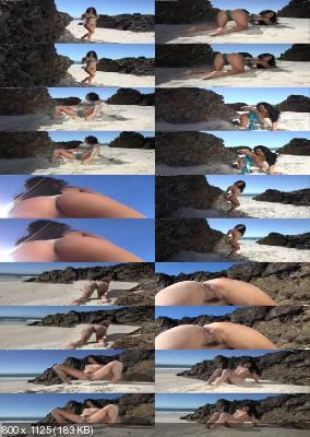 InTheCrack: 1372 Gina Valentina - Tit Sand Ass [3D | Half Over-Under]
